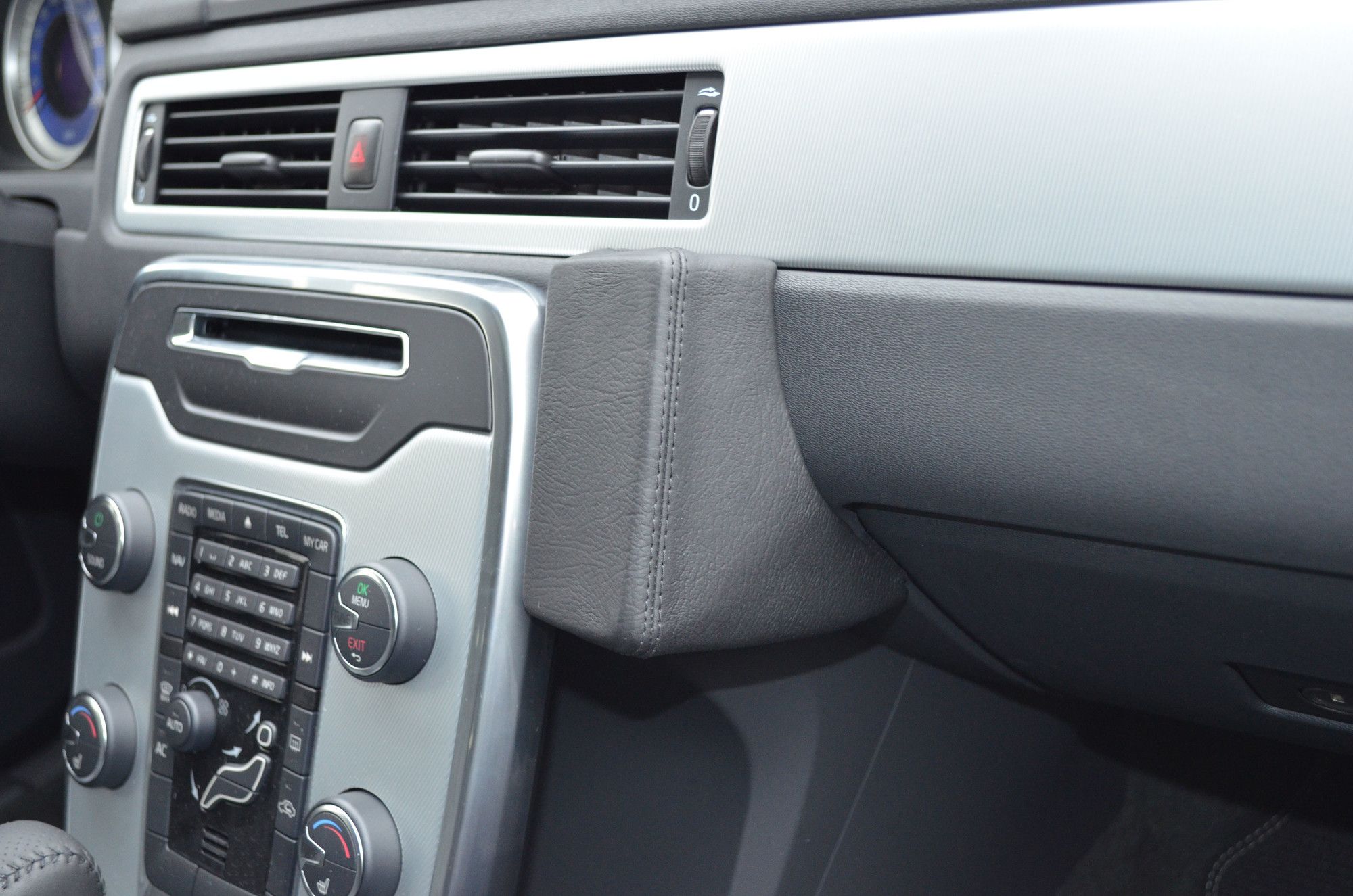 Kuda console Volvo V70 11-16