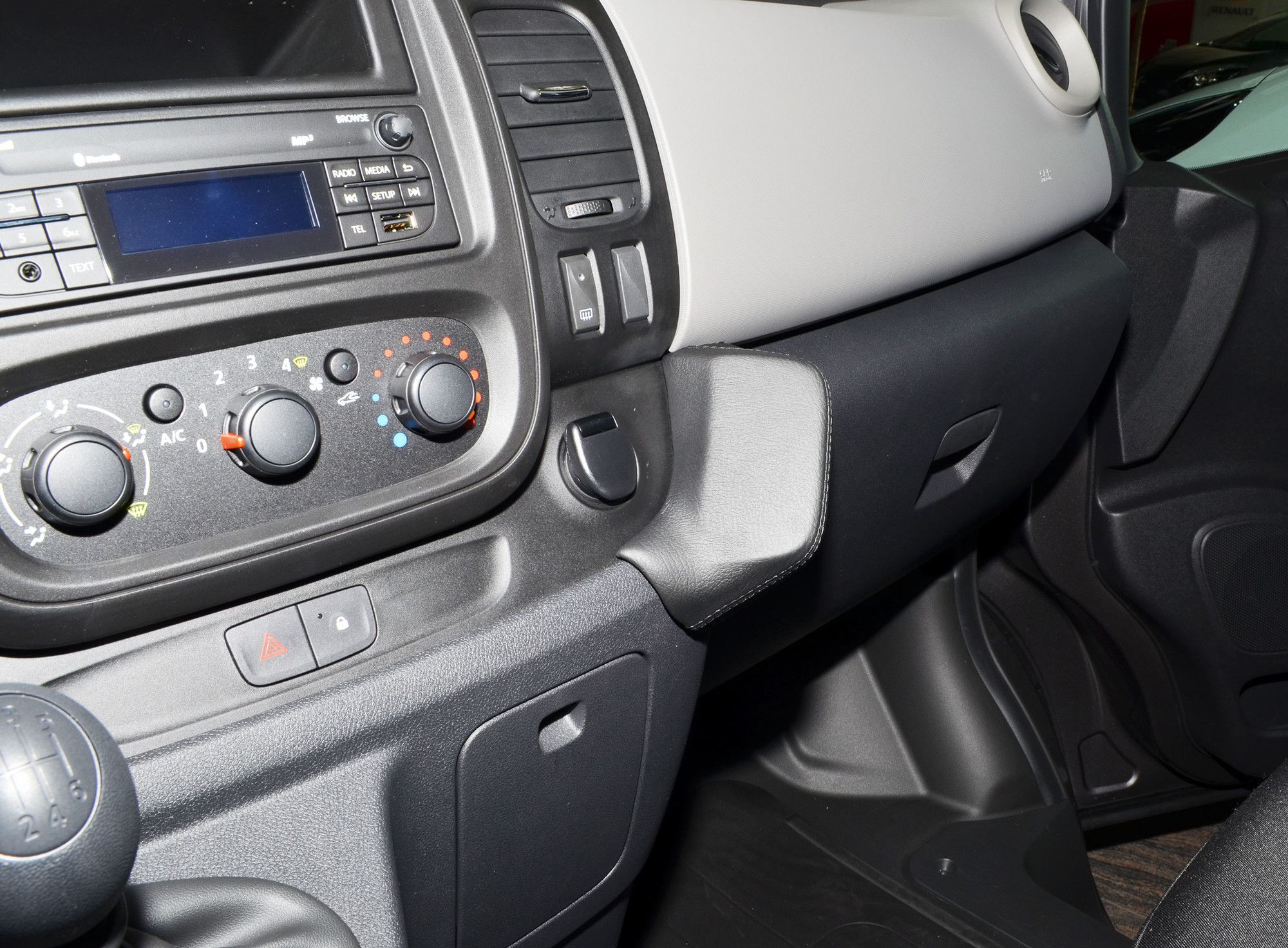 Kuda console Opel Vivaro / Ren.Trafic/Fiat Talento 14- Zwart
