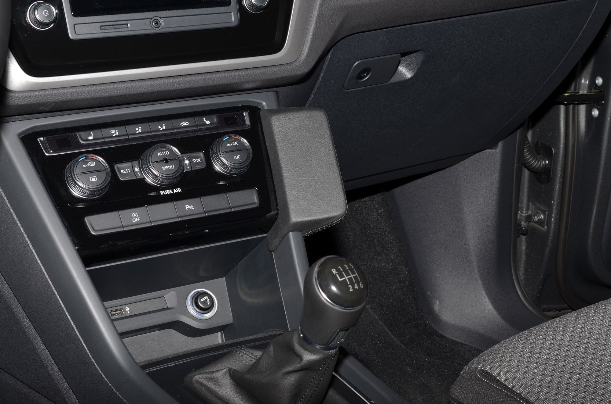 Kuda console VW Touran 15-22 Zwart montage onder