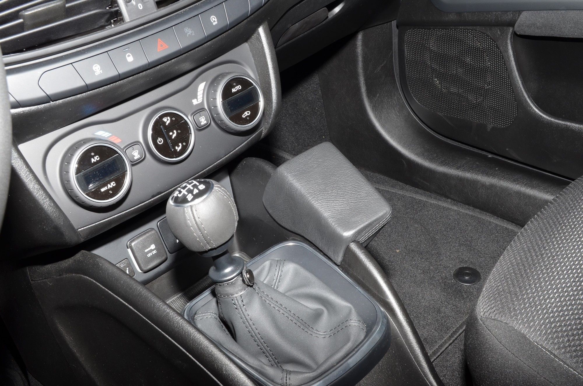 Kuda console Fiat Tipo 16-21 Zwart