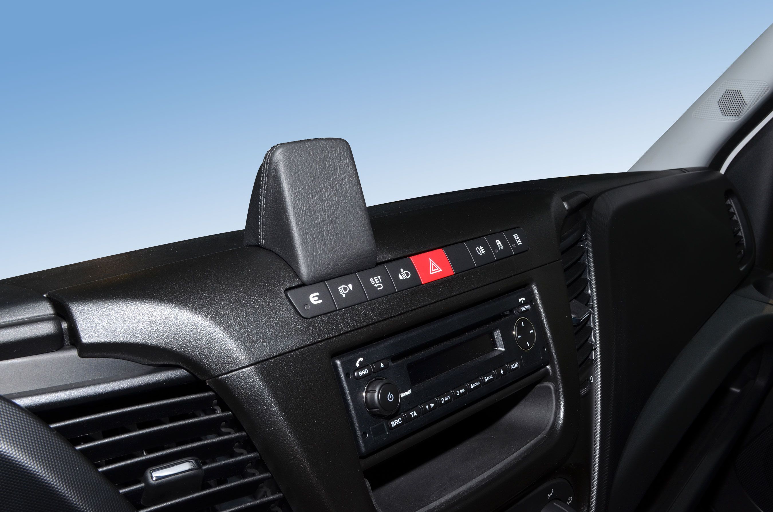 Kuda console Iveco Daily 06/2014- NAVI