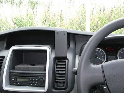 Proclip Nissan Primastar/Opel Vivaro/Renault Trafic 11- RHD