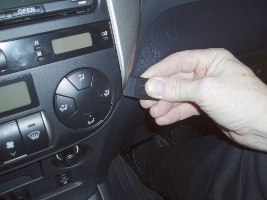 Proclip Toyota RAV 4 04-05 Angled mount