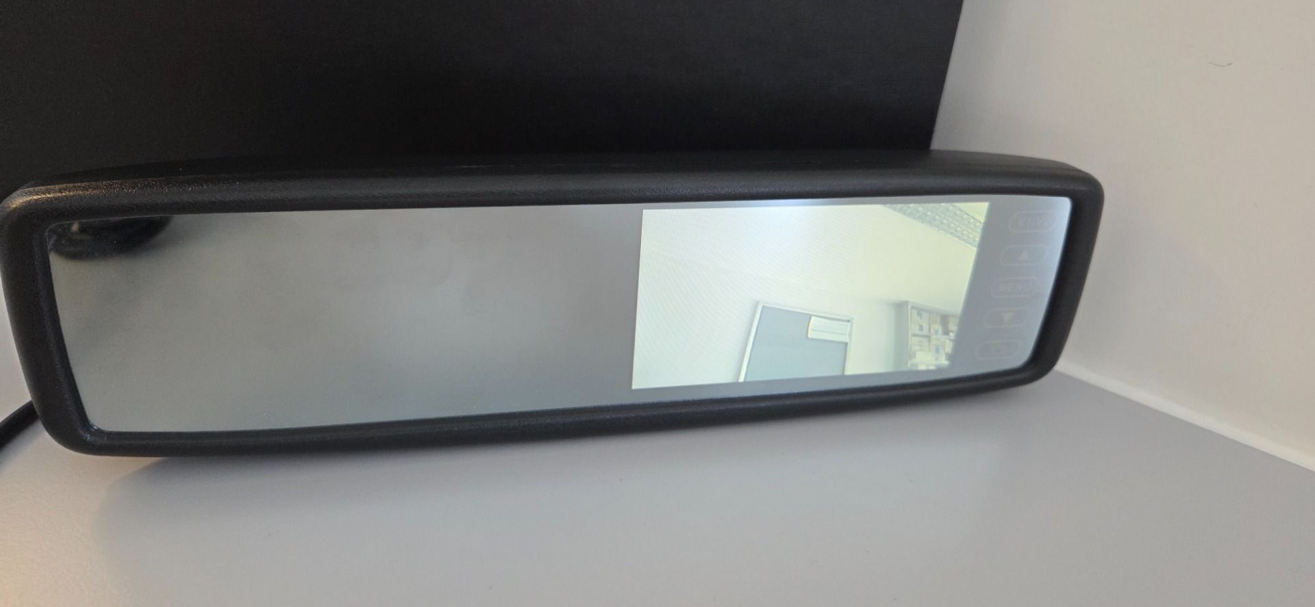 m-use spiegel 12V met monitor 4,3