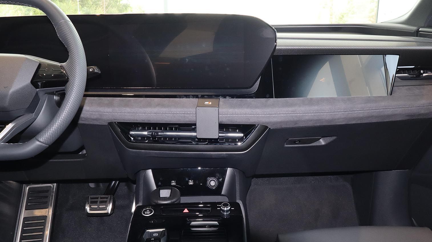 Proclip Audi Q6 25- Center mount