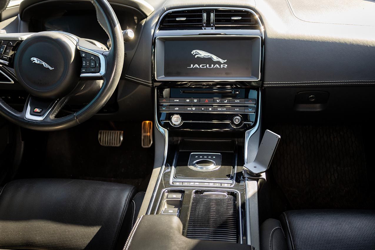 Proclip Jaguar XE 19-20 Console mount