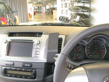 Proclip Toyota HiLux 12-16 Center RHD